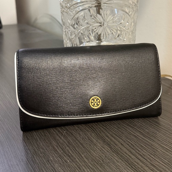 TORY BURCH ROBINSON CHAIN WALLET BLACK COLOR SAFFIANO LEATHER